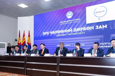 УИХ-ын дарга Н.Учрал тэргүүтэй гишүүд, сайд нар төвийн болон хойд бүсийн 2100 гаруй иргэнтэй уулзлаа