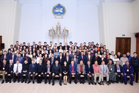 УИХ-ын даргын ивээл дор зохиогддог Шатар сонирхогчдын улсын аварга шалгаруулах тэмцээн Төрийн ордонд эхэллээ