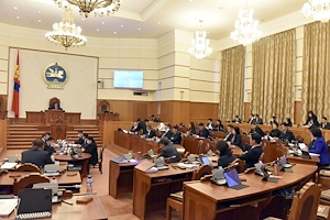 Монгол Улсын шүүхийн тухай хуульд нэмэлт, өөрчлөлт оруулах тухай хуулийн төслийг хууль санаачлагчид буцаахаар шийдвэрлэлээ