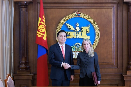 Монгол Улсын Их Хурлын дарга Н.Учрал Их Британи, Умард Ирландын Нэгдсэн Хаант Улсаас Монгол Улсад суугаа Элчин сайд Фиона Блайтыг хүлээн авч уулзлаа
