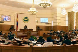 Монгол Улсын 2019 оны төсвийн тухай хуулийн төслүүдтэй хамт өргөн мэдүүлсэн хууль тогтоомжийн төслүүдийг хэлэлцэхээр болов