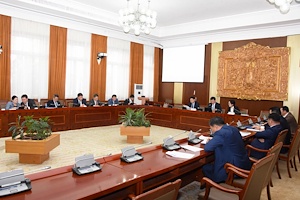 ТББХ: Монгол Улсын Үндсэн хуулийн нэмэлт, өөрчлөлтийг дагаж мөрдөхөд шилжих журмын тухай хуулийн төслийн анхны хэлэлцүүлгийг хийлээ