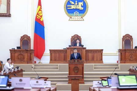 “Төлбөрийн чадваргүйдлийн тухай хууль (Шинэчилсэн найруулга)-ийн төсөл болон хамт өргөн мэдүүлсэн хуулийн төслүүдийг хэлэлцэж эхэллээ