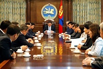 Монгол Улсын Үндсэн хуульд оруулах нэмэлт, өөрчлөлтийн төслийг  гардуулав