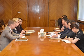 Standing committee head meets OSCE delegation