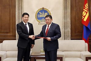 Монгол Улсын 2018 оны төсвийн тухай хуулийн төслийг өргөн мэдүүлэв