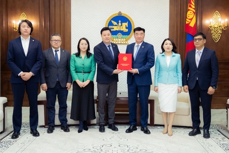 Монгол Улсын Ерөнхийлөгчийн сонгуулийн тухай хуульд нэмэлт, өөрчлөлт оруулах тухай хуулийн төсөл өргөн мэдүүлэв   