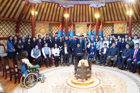 “Гэрээсээ гарцгаая-Оюутан” хэлэлцүүлэгт оролцогчид “Хүртээмж” клуб байгуулахаар боллоо