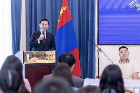 УИХ-ын дарга Н.Учрал БНХАУ-д суралцаж буй оюутан залуустай уулзлаа