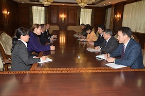 Chairman receives U.S. Ambassador