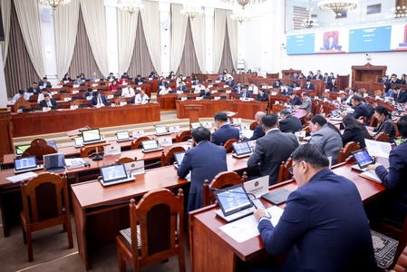 Монгол Улсын 2026 оны төсвийн тухай болон холбогдох хуулийн төслүүдийн талаарх зарчмын зөрүүтэй саналуудаар санал хураалт явууллаа
