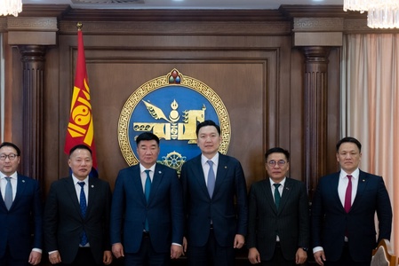 Улсын Их Хурлын дарга С.Бямбацогт парламент дахь таван намын удирдлагатай уулзаж, санал солилцлоо 