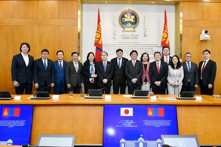 Монгол-Японы парламентын бүлгийн дарга Ж.Галбадрах Япон Улсын парламентын Төлөөлөгчдийн танхимын гишүүн Такэбэ Арата тэргүүтэй төлөөлөгчидтэй уулзлаа