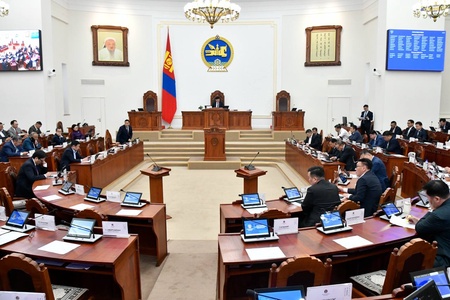 Гэр бүлийн тухай болон Гэр бүлийн хэрэг шүүхэн хянан шийдвэрлэх тухай хуулийн төслүүдийн эцсийн хэлэлцүүлгийг явууллаа