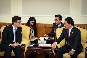 Монгол-БНСУ-ын парламентын бүлгийн дарга Б.Батзориг БНСУ-ын Элчин сайд У Суныг хүлээн авч уулзлаа