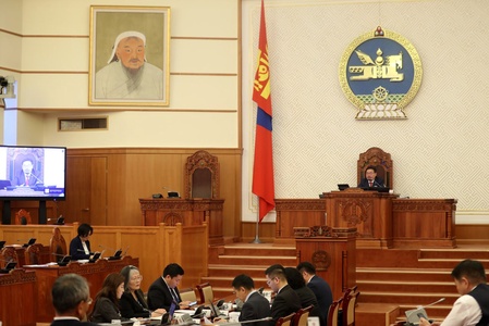 Улсын Их Хурлын сонгуулийн тухай хуульд нэмэлт, өөрчлөлт оруулах тухай хууль болон Монгол Улсын 2023 оны төсвийн тодотголыг баталлаа