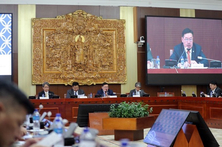 Chairman of the State Great Hural G.Zandanshatar: The country must overcome fragile economy and over-dependency on imports  