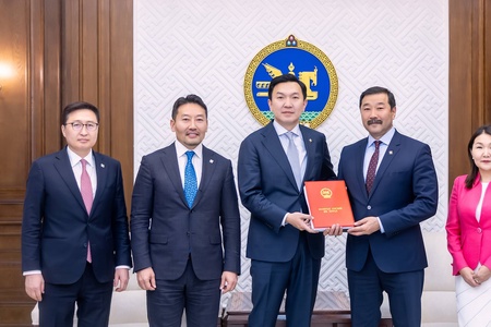 Зөвшөөрлийн тухай хуульд нэмэлт, өөрчлөлт оруулах тухай хуулийн төслийг өргөн мэдүүлэв