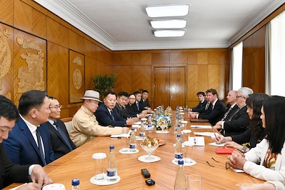 Chair of the Democratic Party Parliamentary Group in the State Great Hural of Mongolia, O. Tsogtgerel, paid a courtesy call on Gerard Brownlee, Speaker of the House of Representatives of New Zealand