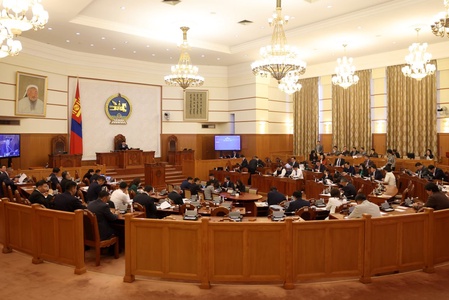 Улсын Их Хурлын чуулганы нэгдсэн хуралдаанаар Монгол Улсын 2024 оны төсвийн тухай хуулийн төслүүдийг эцэслэн баталлаа