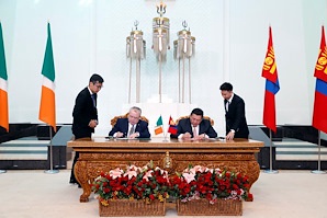 Chairmen Seán Ó Fearghaíl and Miyegombo Enkhbold sign MoU on Cooperation between the Parliaments of Ireland and Mongolia 