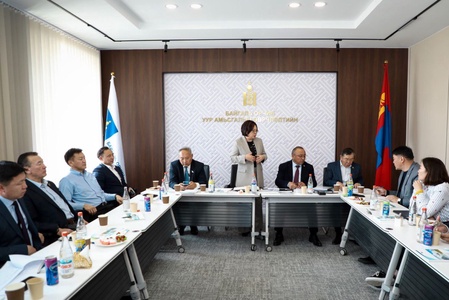Байнгын хорооны гишүүд Байгаль орчин, уур амьсгалын өөрчлөлтийн яаманд ажиллаж, эрхзүйн шинэчлэлийн зорилттой танилцав