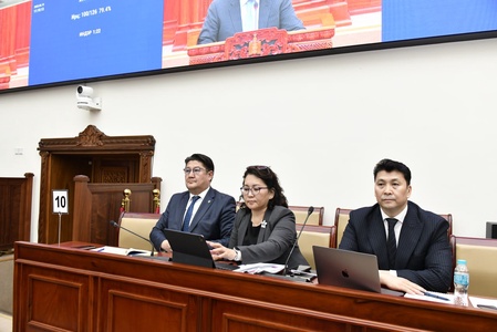 Төрийн албаны зөвлөлийн гишүүнээр Л.Золзаяа,  Ц.Амартөгс, Б.Төгсцэнгэл нарыг томиллоо