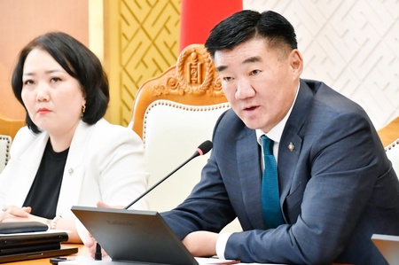 ЭЗБХ: УИХ дахь намын бүлгүүд 5 хоногийн завсарлага хүсэж, Эрчим хүчний сайдын мэдээллийг сонсов