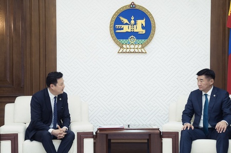 Аймаг, нийслэл, сум, дүүргийн иргэдийн Төлөөлөгчдийн Хурлын сонгуулийн тухай хуульд өөрчлөлт оруулах тухай хуулийн төслийг өргөн мэдүүлэв