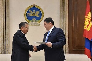 Монгол Улсын Ерөнхий сайдаар Жаргалтулгын Эрдэнэбатыг томилох тухай саналыг өргөн мэдүүллээ