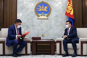 Монгол Улсын 2022 оны төсвийн тухай, Нийгмийн даатгалын сан, Эрүүл мэндийн даатгалын сангийн 2022 оны төсвийн тухай хуулийн төслүүдийг өргөн барилаа