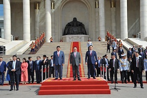 УИХ-ын дарга М.Энхболд Төрийн далбааны өдөрт зориулсан ёслолын арга хэмжээнд оролцов