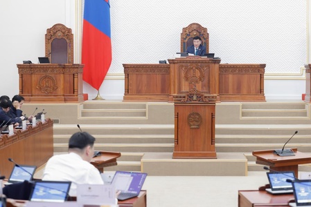 Үндсэн хуулийн цэцийн 02 дугаар дүгнэлтийг хүлээн авч, ИТХ-ын төлөөлөгчдийн 30 хувь нь төрийн захиргааны алба хаагч байж болох тухай хуулийн төслийн эцсийн хэлэлцүүлгийг хийлээ