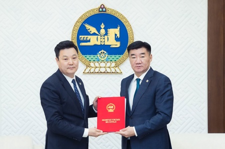 Видео: Аймаг, нийслэл, сум, дүүргийн иргэдийн Төлөөлөгчдийн Хурлын сонгуулийн тухай хуульд өөрчлөлт оруулах тухай хуулийн төслийг өргөн мэдүүлэв