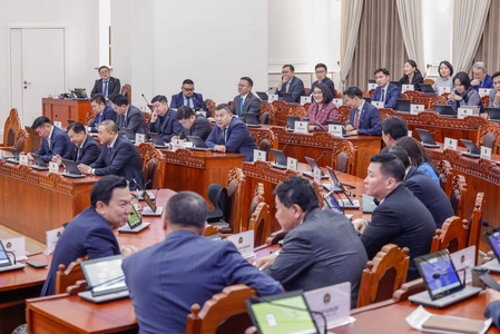 Монгол Улсын 2026 оны төсвийн хүрээний мэдэгдэл, 2027-2028 оны төсвийн төсөөллийн тухай хуульд өөрчлөлт оруулах тухай хуулийн төслийн хоёр дахь хэлэлцүүлгийг хийв