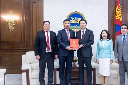 Мансууруулах эм, сэтгэцэд нөлөөт бодисын эргэлтэд хяналт тавих тухай хуулийн шинэчилсэн найруулгын төслийг өргөн мэдүүлэв 