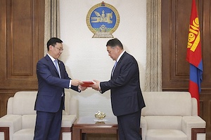 Монгол Улсын Засгийн газрын үйл ажиллагааны хөтөлбөрийн төслийг өргөн мэдүүлэв