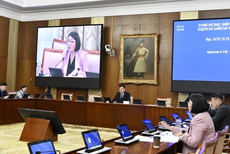 ХХНББХ: Хуулийн төслүүдийг хэлэлцүүлэгт бэлтгэх ажлын хэсгүүд байгуулж, үйлдвэрлэлийн осол, мэргэжлээс шалтгаалсан өвчний даатгалын сангийн зардлын талаарх асуулгын хариуг сонслоо