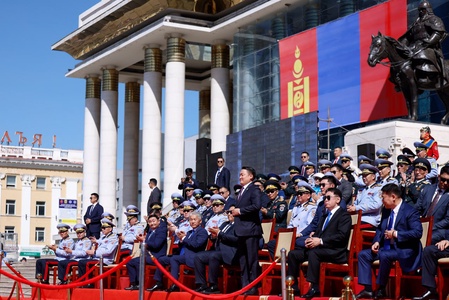 Монгол Улсын Их Хурлын дарга Д.Амарбаясгалан Төрийн далбааны өдөрт зориулсан цэргийн ёслолын жагсаалын арга хэмжээнд оролцов