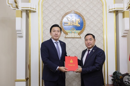  “Монгол Улсыг 2026-2030 онд  хөгжүүлэх таван жилийн үндсэн  чиглэл батлах тухай” УИХ-ын тогтоолын төслийг өргөн мэдүүллээ