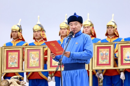 УИХ-ын дарга С.Бямбацогт төрийг төлөөлөн Сутай хайрхны тэнгэрийг тахих төрийн тахилгад оролцлоо