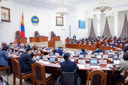 Төсвийн хүрээний мэдэгдэл, төсөөлөлтэй хамт өргөн мэдүүлсэн төслүүдийг анхны хэлэлцүүлэгт шилжүүлж, Гадаад зээлийн ашиглалт, үр ашгийг нэмэгдүүлэх тухай хуулийн төслийг яаралтай хэлэлцэхийг дэмжив