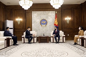 Элчин сайд нарыг эгүүлэн татах, томилох асуудлаар зөвшилцөх Монгол Улсын Ерөнхийлөгчийн саналыг өргөн мэдүүллээ