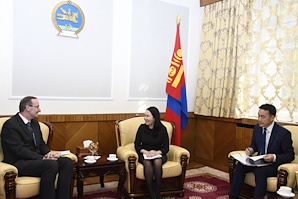 Монгол-Британийн парламентын бүлгийн дарга Ч.Ундрам Элчин сайд Филип Малоуныг хүлээн авч уулзлаа
