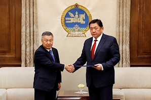 Монгол Улсын Ерөнхийлөгч Х.Баттулгын санаачилсан хуулийн төслийг  өргөн мэдүүллээ