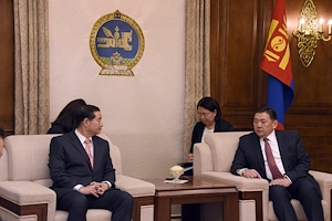 Видео: Монгол Улсын Их Хурлын дарга М.Энхболд БНСУ-аас Монгол Улсад суугаа Онц бөгөөд Бүрэн эрхт Элчин сайд Жон Жэ Намыг хүлээн авч уулзав