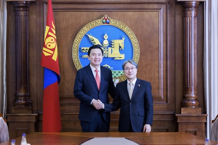 Монгол Улсын Их Хурлын дарга Н.Учрал Япон Улсаас Монгол Улсад суугаа  Элчин сайд М.Игавахараг хүлээн авч уулзав