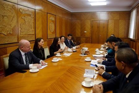 УИХ дахь Монгол-Австрийн парламентын бүлгийн дарга Э.Бат-Амгалан БНАУ-ын Үндэсний зөвлөлийн гишүүдийг хүлээн авч уулзлаа