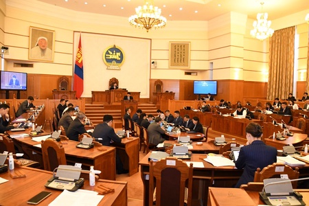 Улсын Их Хурлын тогтоолын төслүүдийг баталж, Монгол Улсын 2024 оны төсвийн тухай хуулийн төслүүдийг хэлэлцэж эхэллээ