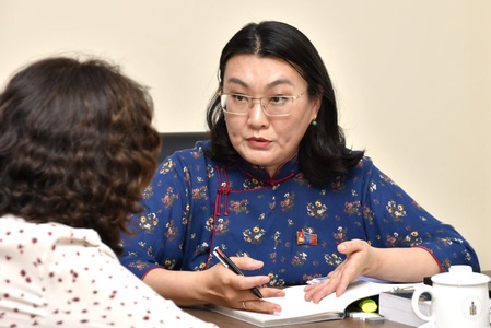 УИХ-ын гишүүн А.Ариунзаяа “Нээлттэй парламент” танхимд ажиллаж, иргэдийн саналыг сонслоо